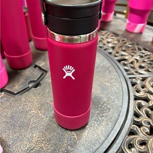 Hydro flask snapper wide mouth water bottle about 16 oz with matching boot EUC.